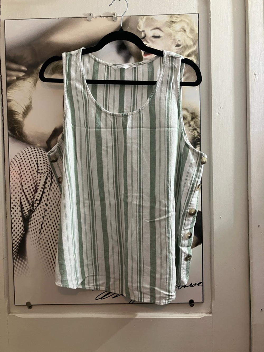 Reitmans Green/White Striped Sleeveless Tank with Side Buttons
Linen / viscose